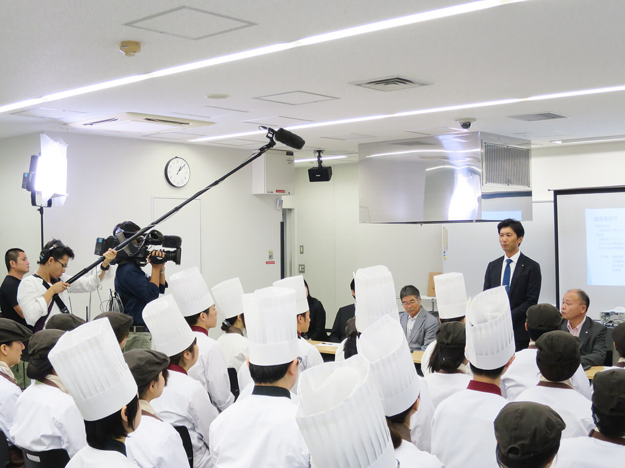 審査会の風景、元木社長